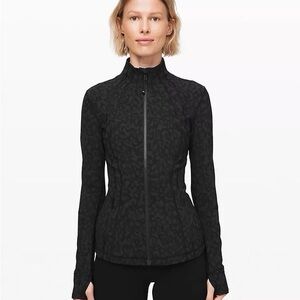 Lululemon Define jacket in the 'Formation Camo Deep Coal Multi' print size 4